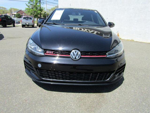 Photo of 2020 Deep Black Pearl Volkswagen Golf