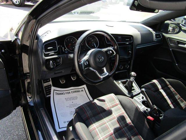 Photo of 2020 Deep Black Pearl Volkswagen Golf