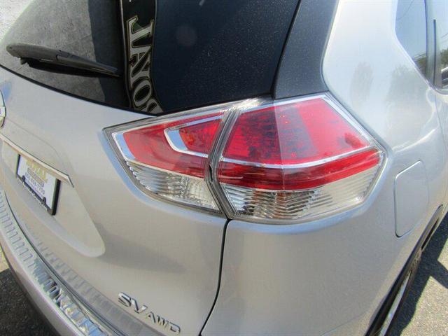 Photo of 2016 Brilliant Silver Nissan Rogue