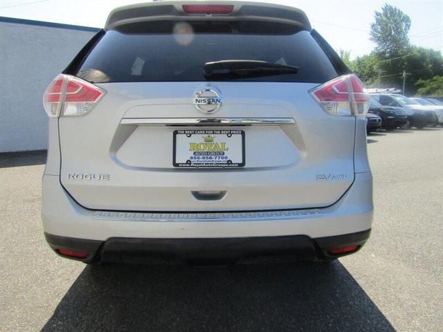 Photo of 2016 Brilliant Silver Nissan Rogue