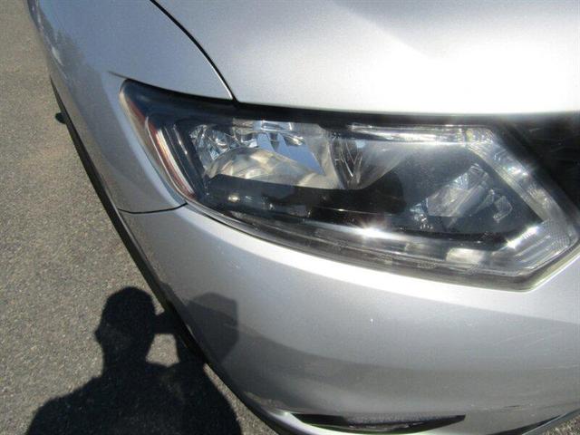 Photo of 2016 Brilliant Silver Nissan Rogue