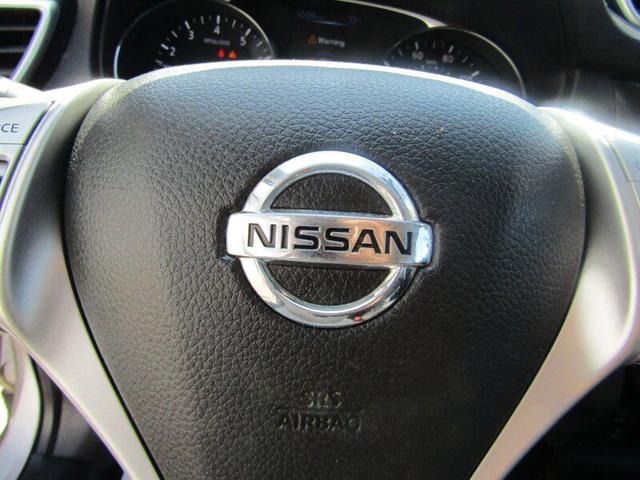Photo of 2016 Brilliant Silver Nissan Rogue
