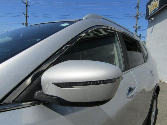 Photo of 2016 Brilliant Silver Nissan Rogue