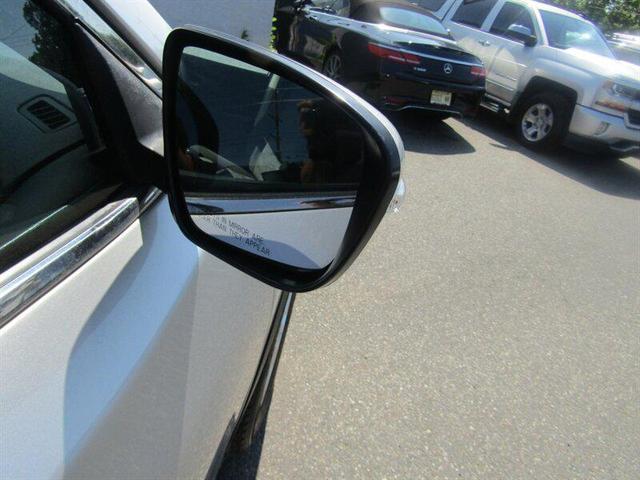 Photo of 2016 Brilliant Silver Nissan Rogue