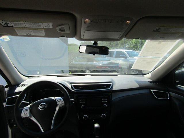 Photo of 2016 Brilliant Silver Nissan Rogue