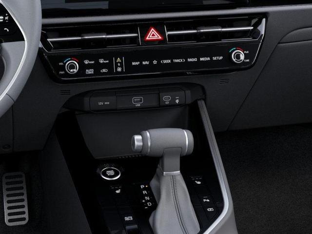 Photo of 2025 Snow White Pearl Kia Niro