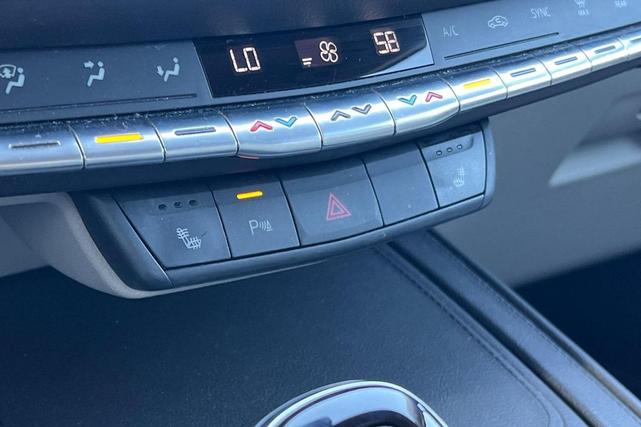 Photo of 2020 Radiant Silver Metallic Cadillac XT4