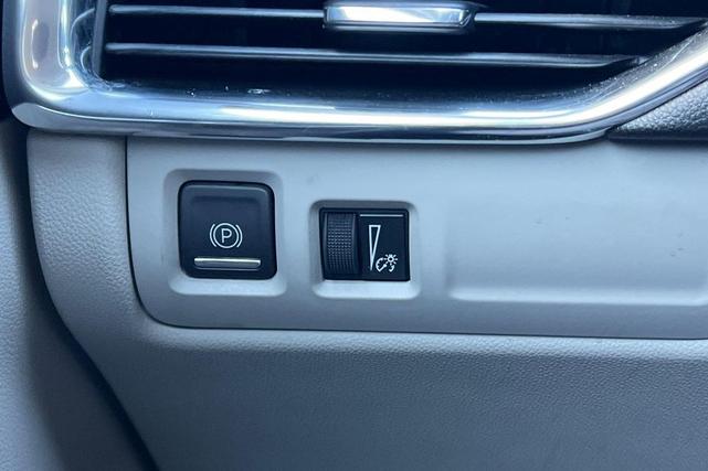 Photo of 2020 Radiant Silver Metallic Cadillac XT4