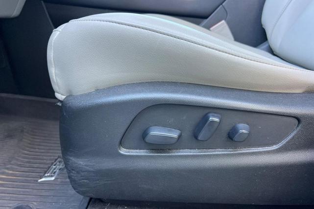Photo of 2020 Radiant Silver Metallic Cadillac XT4