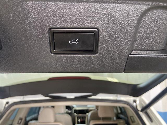 Photo of 2019 Pure White Volkswagen Atlas