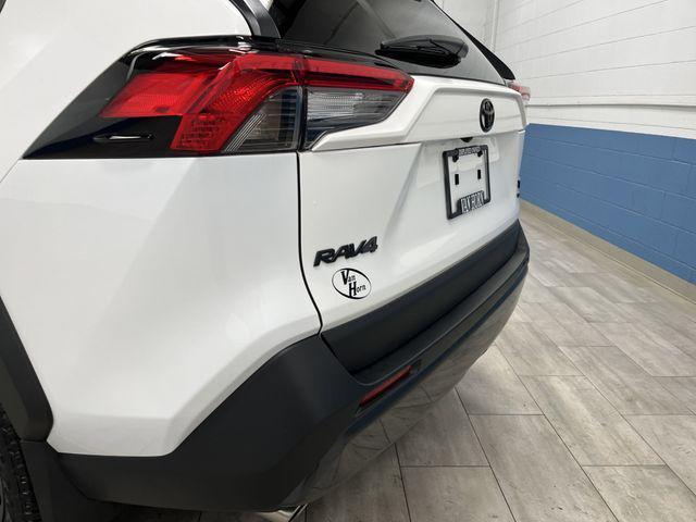 Photo of 2024 Ice Cap Toyota RAV4