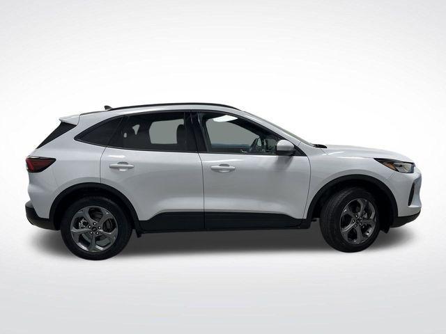 Photo of 2025 Silver Metallic Ford Escape