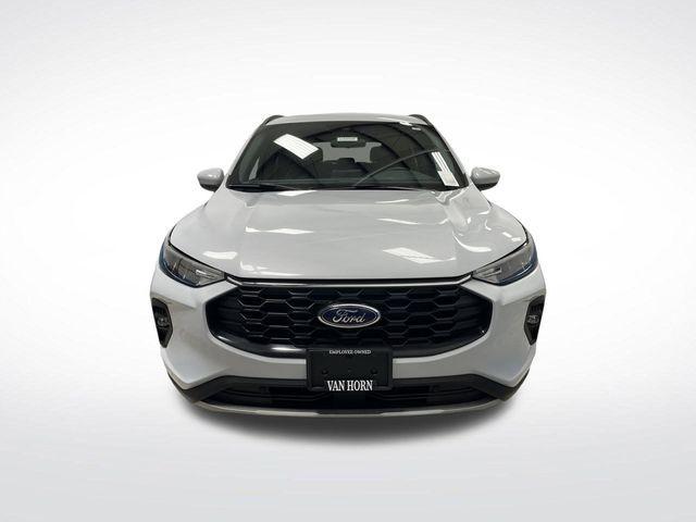 Photo of 2025 Silver Metallic Ford Escape