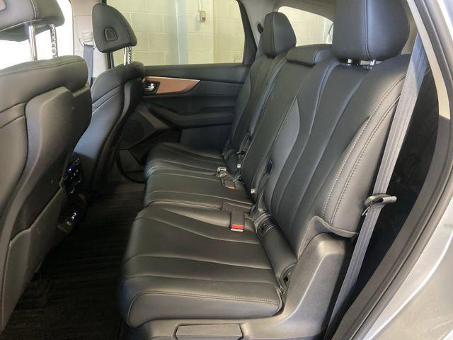 Photo of 2022 Lunar Silver Metallic Acura MDX