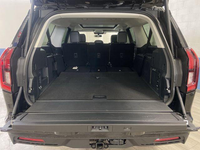 Photo of 2025 Agate Black Metallic Ford Expedition Max