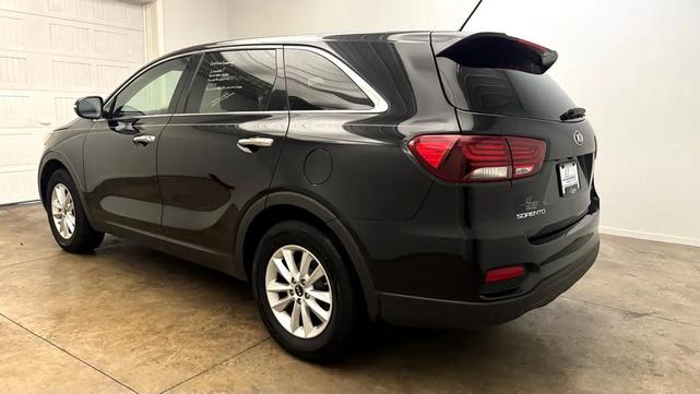 Photo of 2019 Ebony Black Kia Sorento