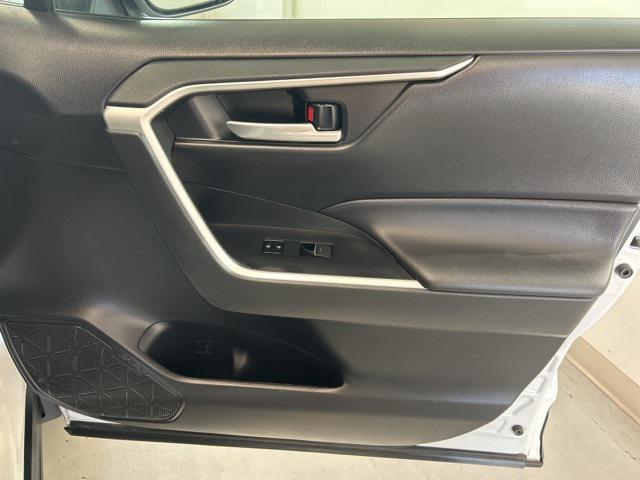 Photo of 2024 Ice Cap/Midnight Black Metallic Toyota RAV4
