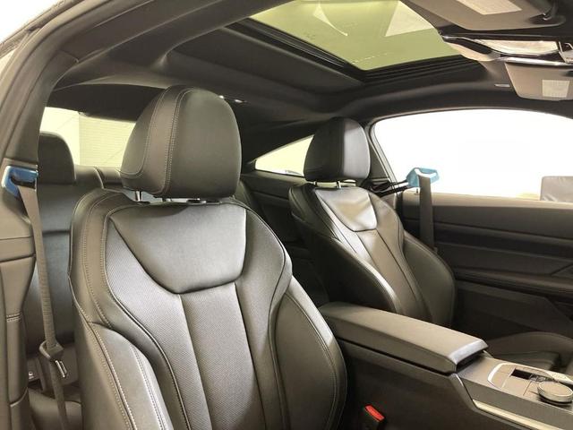Photo of 2025 Mineral White Metallic BMW 430
