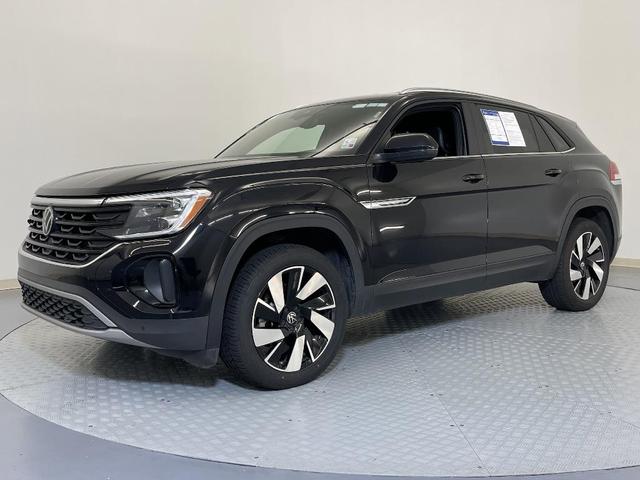 Photo of 2024 Deep Black Pearl Effect Volkswagen Atlas Cross Sport