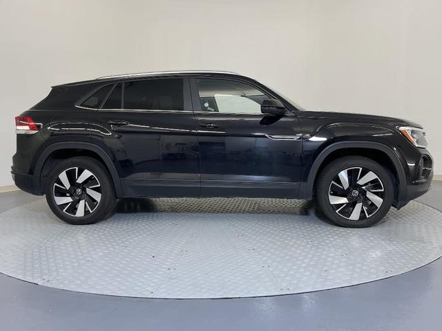 Photo of 2024 Deep Black Pearl Effect Volkswagen Atlas Cross Sport