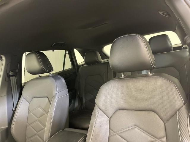 Photo of 2024 Deep Black Pearl Effect Volkswagen Atlas Cross Sport