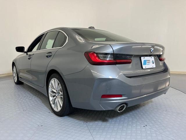 Photo of 2024 Gray BMW 330