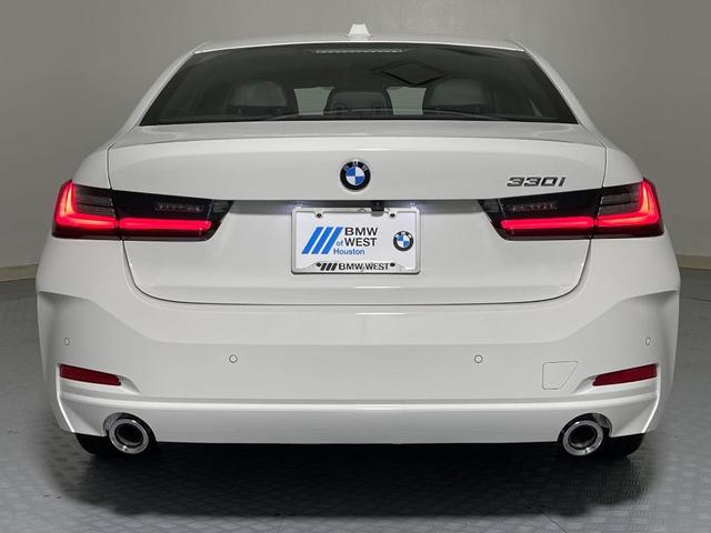 Photo of 2025 Alpine White BMW 330