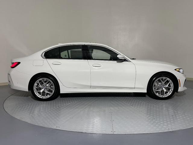 Photo of 2025 Alpine White BMW 330