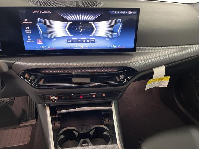 Photo of 2025 Alpine White BMW 330