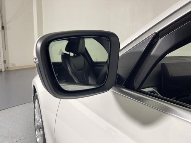 Photo of 2025 Alpine White BMW 330