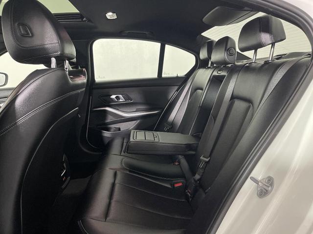 Photo of 2025 Alpine White BMW 330