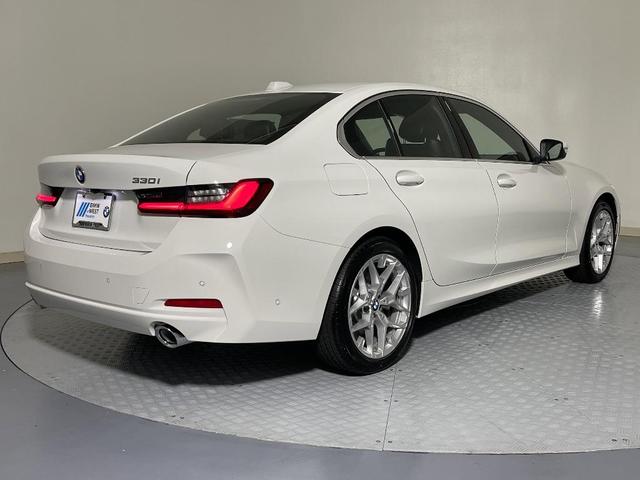 Photo of 2025 Alpine White BMW 330