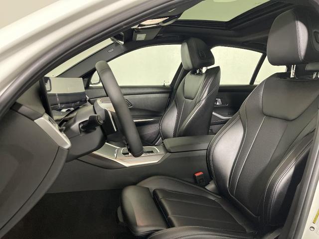 Photo of 2025 Alpine White BMW 330