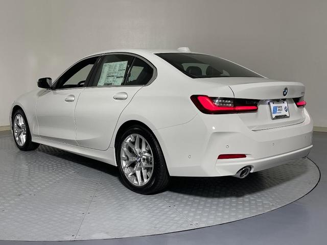 Photo of 2025 Alpine White BMW 330