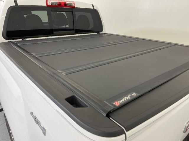 Photo of 2016 Summit White GMC Canyon