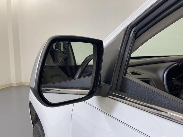 Photo of 2016 Summit White GMC Canyon