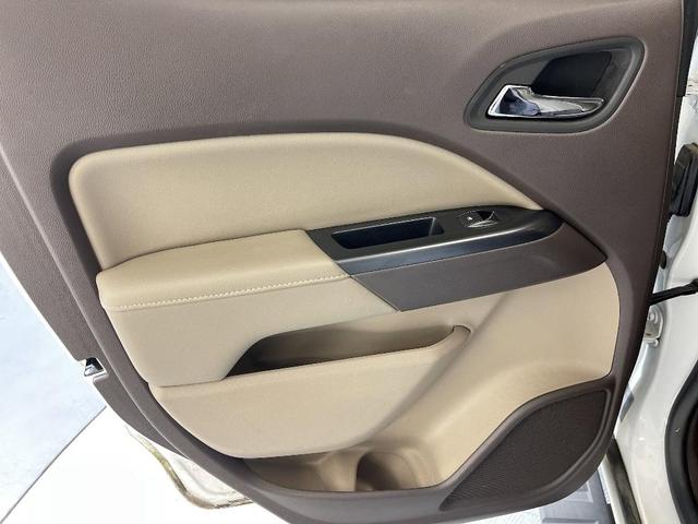 Photo of 2016 Summit White GMC Canyon