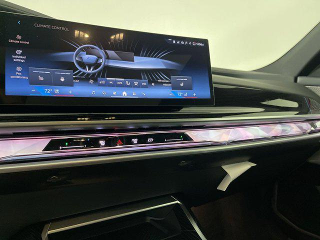 Photo of 2025 Gray Metallic BMW 740