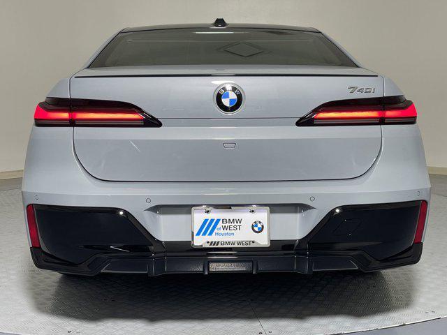 Photo of 2025 Gray Metallic BMW 740