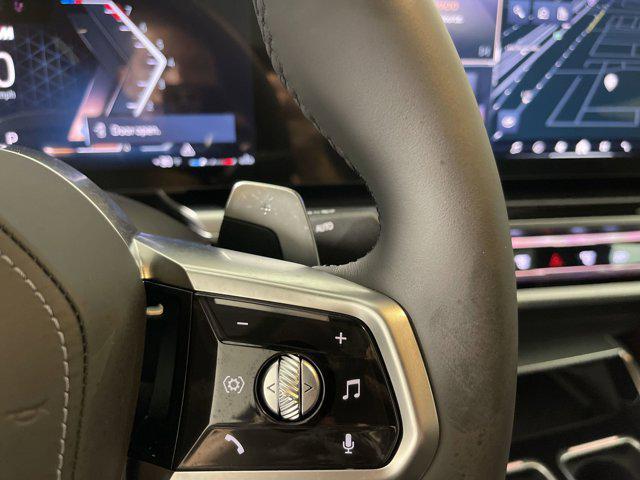 Photo of 2025 Gray Metallic BMW 740