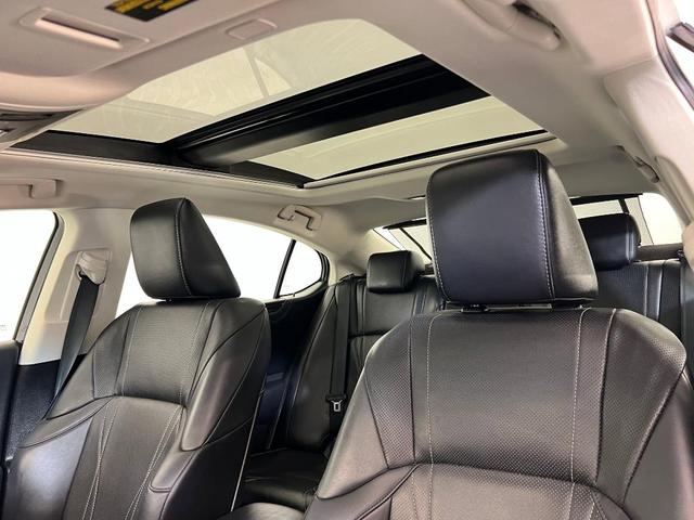 Photo of 2019 Eminent White Pearl Lexus ES 350