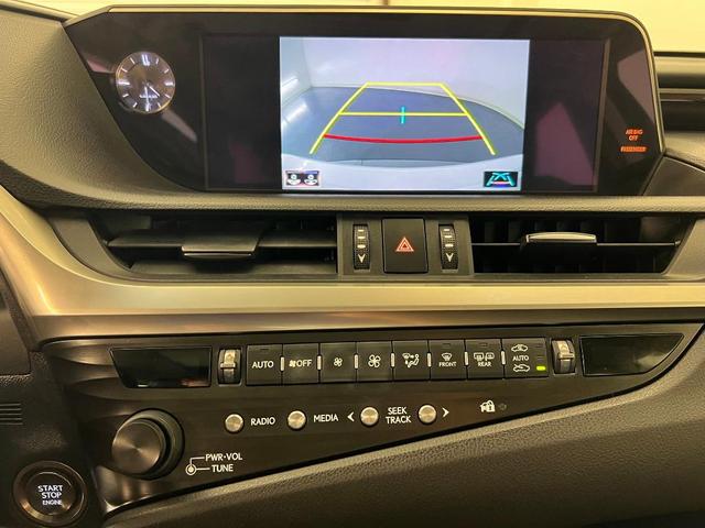 Photo of 2019 Eminent White Pearl Lexus ES 350