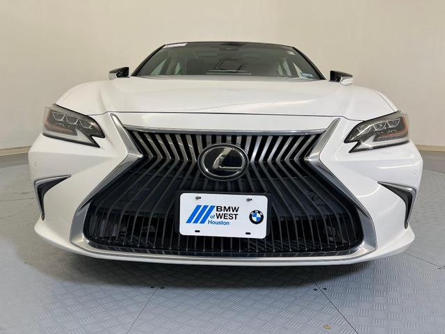 Photo of 2019 Eminent White Pearl Lexus ES 350