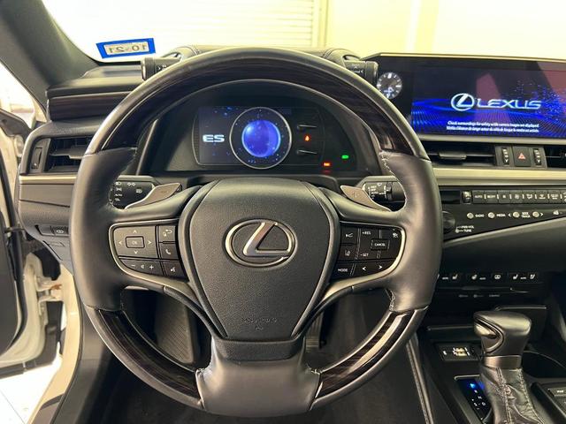 Photo of 2019 Eminent White Pearl Lexus ES 350