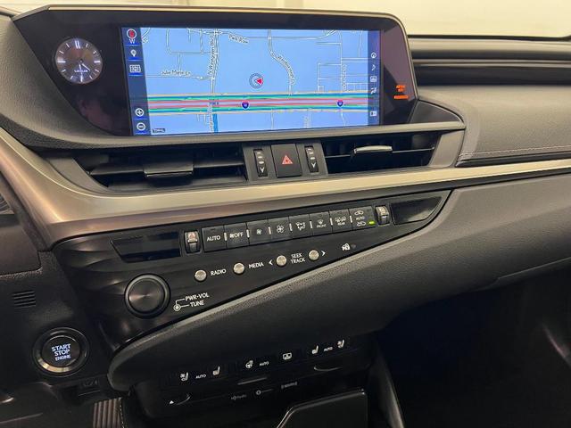 Photo of 2019 Eminent White Pearl Lexus ES 350