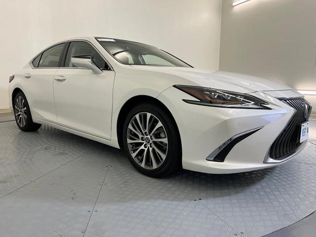 Photo of 2019 Eminent White Pearl Lexus ES 350