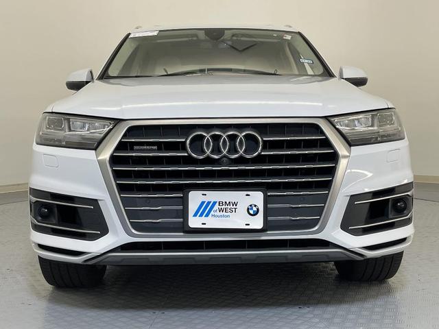 Photo of 2018 Glacier White Metallic Audi Q7