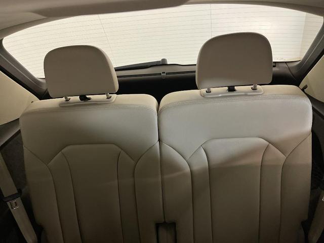 Photo of 2018 Glacier White Metallic Audi Q7