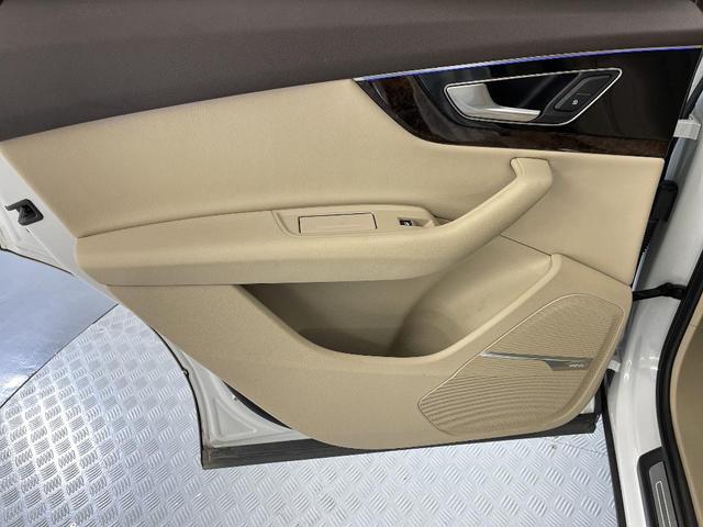Photo of 2018 Glacier White Metallic Audi Q7