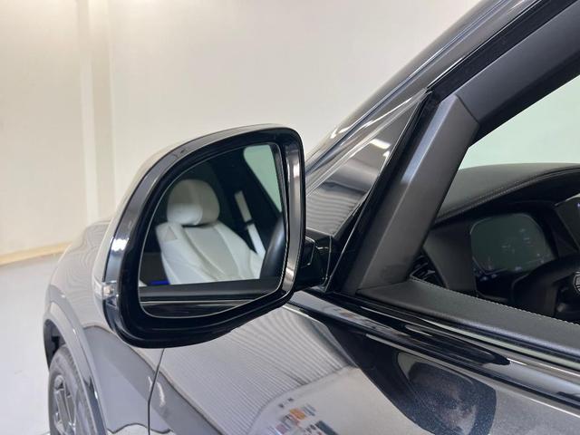Photo of 2020 Black Sapphire Metallic BMW X5